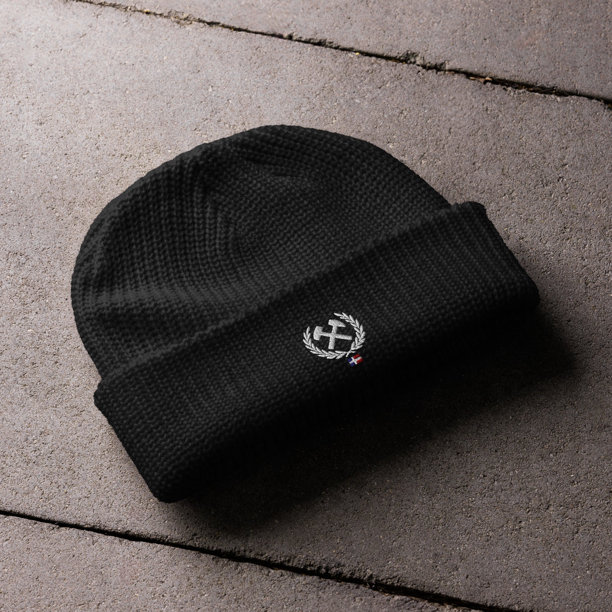 Frères de la Sarre Beanie mit dem Bergbau Logo, dem Lorbeerkranz und der alten Saarland Flagge in schwarz