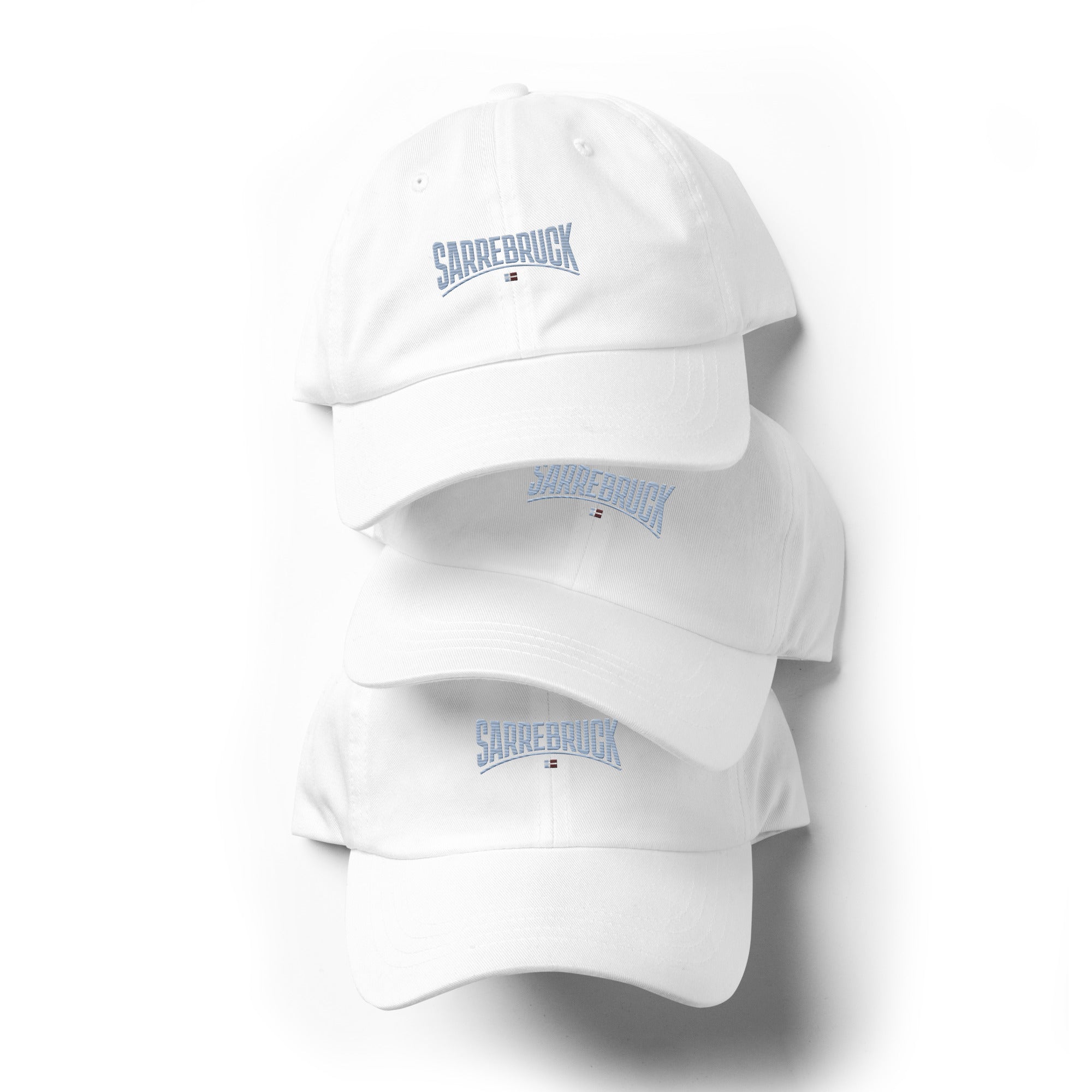 Frères de la Sarre Cap Sarrebruck Retro - Saarbrücken Kappe mit gesticktem hellblauen Sarrebruck Schriftzug auf weißer Kappe