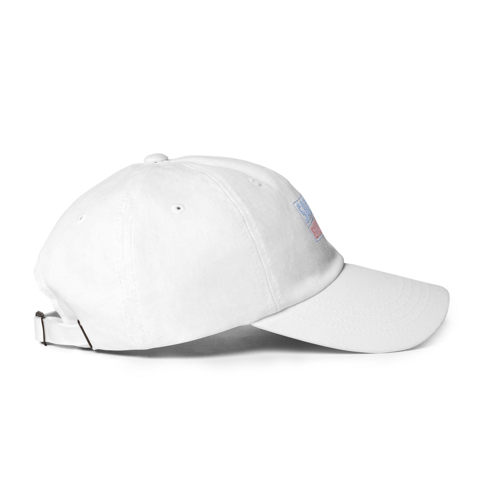 Frères de la Sarre Cap Sarrebruck Retro - Saarbrücken Kappe mit gesticktem hellblau-hellroten Design in weiß Seitenansicht