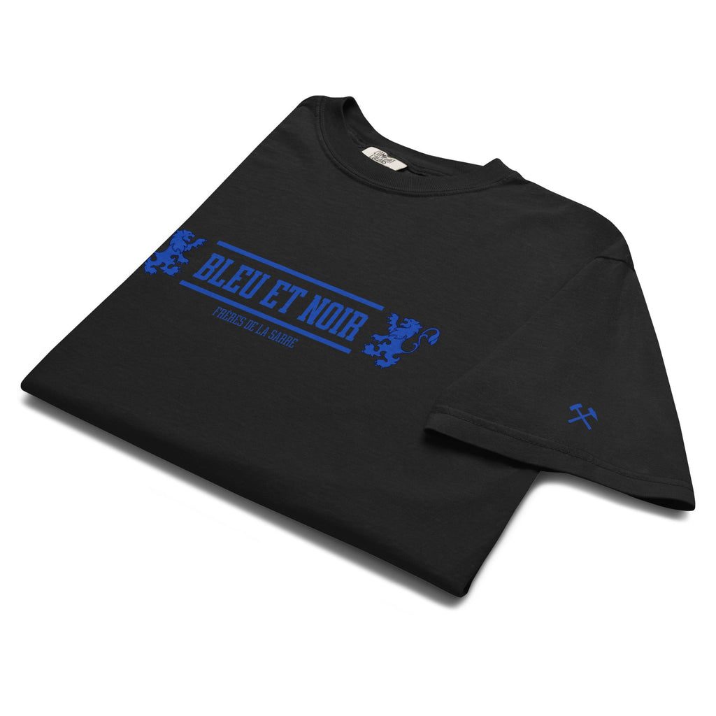 Frères de la Sarre Saarbrücken T-Shirt mit dem blauen Bleu et Noir Schriftzug und den Saarbrücker Löwen in schwarz - gefaltet